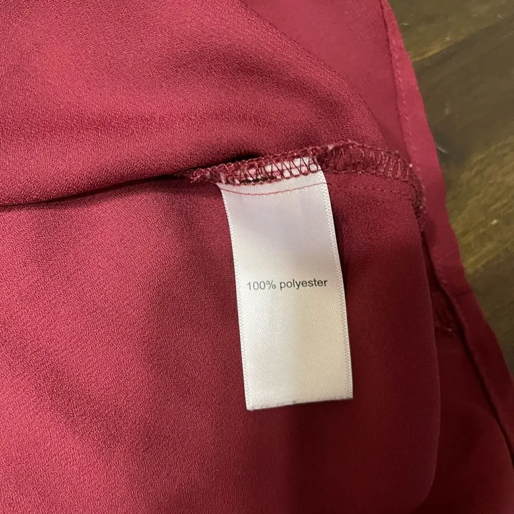 Maurice’s Maroon Short Sleeve V-neck Round Hem Blouse, Women's Size Medium